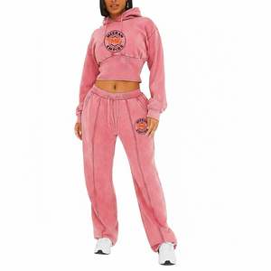 Ensemble de survêtement streetwear personnalisé avec sweat à capuche zippé et pantalon de jogging, coupe courte, délavé à l'acide, effet vieilli et orné de strass - Product Image 1