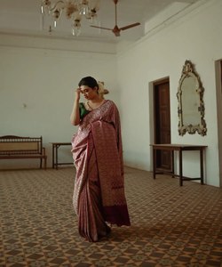 ปาร์ตี้บอลลีวูดที่น่าดึงดูดสวมผ้าไหมสารีพร้อมเย็บปักถักร้อยเพื่อรูปลักษณ์สวยงามผ้าฝ้ายสารีงานหินสําหรับเจ้าสาว - Product Image 2