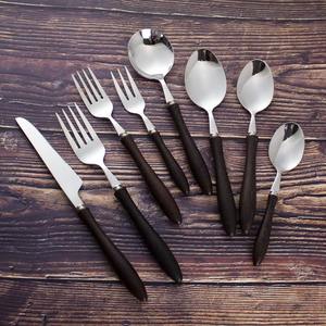 Ensemble de couverts en bois noir avec tête argentée en acier inoxydable, parfait pour les repas à la maison, les rassemblements familiaux, les événements et la restauration - Product Image 4