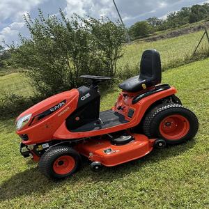Tondeuse à gazon Kubota GR2120 avec moteur 4 temps en stock avec livraison rapide Achetez maintenant pour une coupe fiable à chaque fois. - Product Image 3