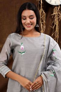 Chanderi Kurta et Sharara ensemble de haute qualité femmes peint à la main mélange de coton droit meilleur Design Kurti avec Sharara ensemble - Product Image 3