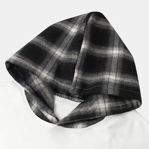 เสื้อฮู้ดผู้ชายสีขาวดำลายปะติด แฟชั่นฤดูหนาว เสื้อสวมหัวมีฮู้ด แขนเสื้อตัดสี ผ้าฟลีซเนื้อนุ่ม - Product Image 2