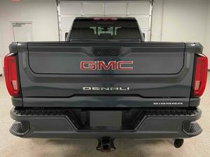 GMC Sierra 3500HD Denali Crew Cab LB DRW 4WD 2020 / En venta con bajo kilometraje, motor de gasolina, coche usado en buen estado y sin accidentes - Product Image 3