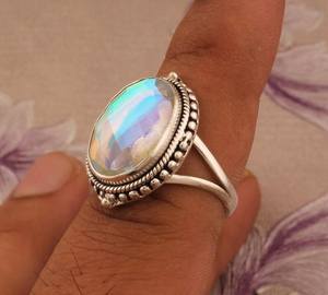 Bague en quartz arc-en-ciel en argent sterling 925 Bague en pierre précieuse à facettes Bague en argent de créateur faite à la main - Product Image 4