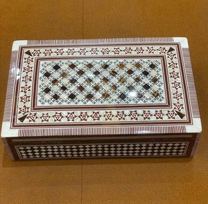 Boîte à bijoux en bois artisanale égyptienne Sultana en nacre – Organisateur de bibelots incrusté de mosaïque (8x5x2,2 po) - Product Image 6