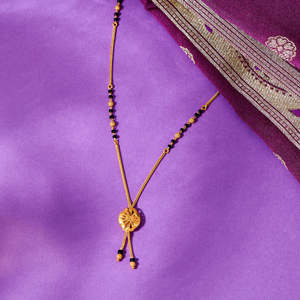 Collier fantaisie Liora Charm Mangalsutra avec perles fines - Product Image 1