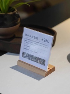 Soporte de exhibición de acrílico de madera moderno para carteles, fotos, tarjetas de menú, ideal para eventos, restaurantes o tiendas - Product Image 6