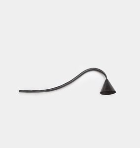 Abatidor de velas de metal de calidad superior con acabado negro para extinguir velas en hoteles, restaurantes y hogares - Product Image 1