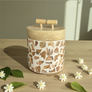 Pot en bambou de style luxueux avec finition nacre pour l'affichage intérieur, rangement de bougies, origine Vietnam - Product Image 2