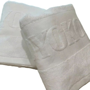 Serviettes d'hôtel durables, parfaites pour une utilisation à fort tournage, logo et taille personnalisés - Product Image 1