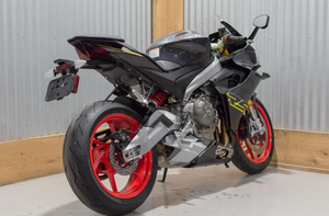 Motos 2026 Top commercial auction RS660 659cc 105HP (77.2kW) à 10 400 tr/min, bicylindre, 4 soupapes par cylindre, prêtes à être expédiées - Product Image 2