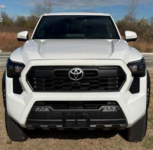 Toyota Tacoma TRD Off-Road Double Cab 4x4 Turbo 4 cylindres, propre et robuste, 2025, avec pack premium TRD Off-Road - Product Image 1