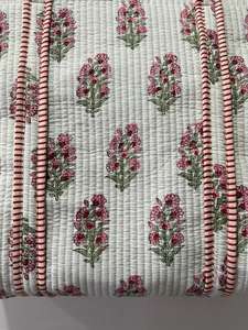 Bolsa de Mano Grande de Algodón Hecha a Mano, Acolchada en Turquesa con Bordado Rojo, Cierre de Cremallera, para Viajes de Verano y Compras Diarias - Product Image 4