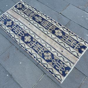 Alfombra Turca Vintage de 2.2x4.6 pies, Alfombra Pequeña, Alfombra con Estampado Animal Azul - Product Image 2