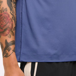 เสื้อยืดออกกำลังกายแขนสั้น แห้งเร็ว ทรงหลวม ระบายอากาศ ผ้าตาข่ายยืด 4 ทิศทาง ผ้าฝ้าย 100% สำหรับผู้ชาย - Product Image 4