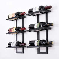 Porte-bouteille de vin en métal artisanal Celestial Arc avec cadre incurvé sculpté et décoration vintage de qualité supérieure