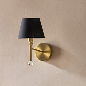 Lampe murale en métal doré au charme majestueux avec abat-jour noir offrant un attrait royal et une lueur confortable pour les intérieurs de luxe - Product Image 1