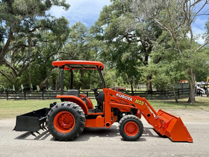 รถแทรกเตอร์ KUBOTA รุ่นใหม่ M62 TLB LOADER BACKHOE สำหรับขาย/รถแทรกเตอร์ KUBOTA M59 พร้อมอุปกรณ์ตักดิน - ชุดเกรดดิ้ง - บ็อกซ์เบลดแบบไฮดรอลิกพร้อมฟังก์ชั่น TOP N TILT - Product Image 6
