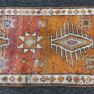 Alfombra Vintage de 2.8x9.7 pies, Alfombra Turca Pequeña, Alfombra Geométrica Naranja - Product Image 5