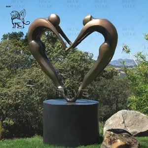 BLVE jardín al aire libre figura de Metal decorativa mujer estatua fundición bronce abstracto escultura en forma de corazón