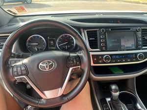 Toyota Highlander Limited AWD 2019 - Product Image 2