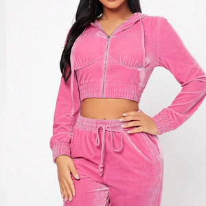 Vêtements personnalisés de grande taille pour dames survêtements d'été en velours survêtement court en velours à broderie supérieure ensemble de shorts 2 pièces pour femmes - Product Image 5