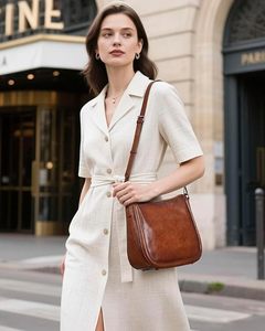 Bolso bandolera de cuero elegante Bolso de hombro moderno con diseño aerodinámico, correa ajustable, cierre seguro y estilo elegante - Product Image 2