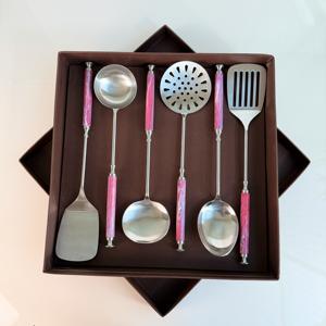 Nouveauté Ensemble d'ustensiles de cuisine en acier inoxydable de 6 pièces avec manche en résine avec boîte pour cadeau de mariage et de fête - Product Image 1
