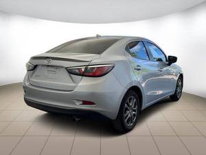 รถยนต์มือสอง Toyota Yaris Le ซีดาน