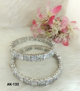 Bracelets AD élégants de qualité d'exportation pour les tenues Ganesh Chaturthi est disponible pour la vente en gros depuis l'Inde - Product Image 1