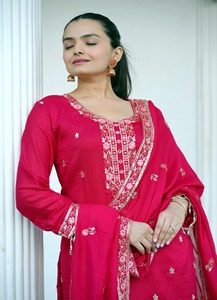 Bonito traje bohemio de verano con cuello redondo, largo tejido hasta la rodilla con bordado de secuencia de Vichitra sólido, aprobado lavable - Product Image 4