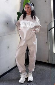 ชุดวอร์มผู้หญิงแบบ 2 ชิ้น ผ้าทึบ ปักลาย สำหรับฤดูหนาว แบบสั่งทำพิเศษ - Product Image 2