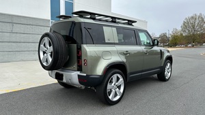 Land Rover Defender 110 Estándar 2023, Motor Turbo I4 de 2.0l, Tracción en las Cuatro Ruedas, Automático, Gasolina, SUV/Crossover - Product Image 2