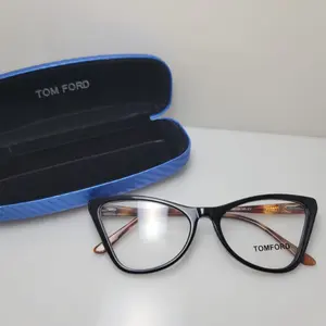 Venta caliente Marco de anteojos de moda Material mixto y gafas graduadas Unisex de Metal Listo para enviar Marcos Vintage Miopía
