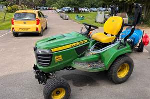 เครื่องตัดหญ้า John Deere X940 มือสอง เครื่องยนต์ดีเซล 2 จังหวะ คุณภาพอุตสาหกรรม พร้อมคุณสมบัติขั้นสูง ถังเก็บหญ้าขนาด 150 ลิตร สำหรับใช้งานระดับมืออาชีพและใช้ในบ้าน - Product Image 3