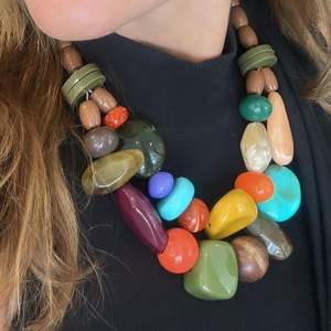 Collier élégant en perles de résine, motif floral et de modèle sur le thème de l'art, idéal pour les cadeaux - Product Image 3