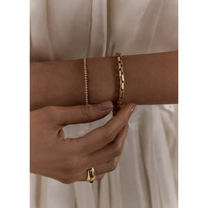 Pulsera de tenis Madison con diamantes en oro blanco, elegante accesorio de moda - Product Image 4