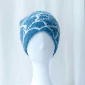 Gorro de mohair elástico con hilo suave y textura acanalada, diseño unisex para viajes en clima frío o atuendos de invierno - Product Image 4