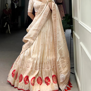 ชุดคอลเลกชั่นรูปแบบคลาสสิกชุดงานแต่งที่ซับซ้อนเทคนิคการทอผ้าด้วยความยาวถึงพื้น lehenga choli - Product Image 1