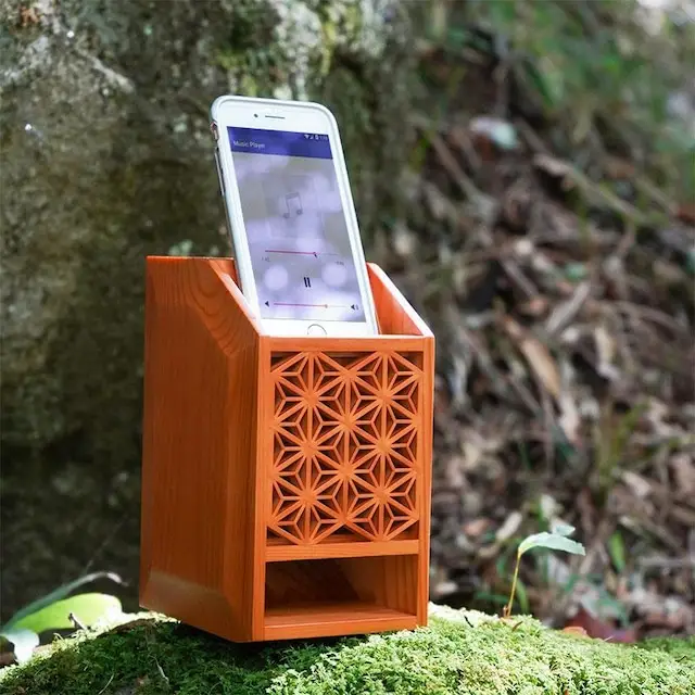 Power-free smartphone speaker made of natural red pine in Azumino  Nagano  Eco-Pine Speaker  Wooden speaker