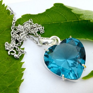 Laiton Métal Plaqué Or Fine Pendentif Collier Griffe Réglage Coeur Forme Bleu Topaze Quartz Pierre Précieuse Cadeau Parfait pour les Femmes - Product Image 1