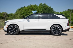 Cadillac Escalade IQ Sport 2025, traction avant, moteur unique, très bien équipé, automatique, batterie au lithium, autonomie de 501 à 600 km, conduite à gauche - Product Image 4