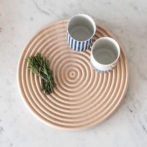 Dessous de plat hexagonal en bois ACACIA avec motif sculpté Chevron Protecteur de table en bois naturel durable résistant à la chaleur élégant - Product Image 5