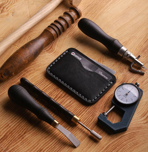 Venta al por mayor de fábrica, tarjetero Vintage de cuero genuino Delgado, logotipo personalizable, función RFID, sin cierre para tarjetas de identificación - Product Image 1