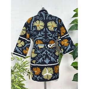 Veste artisanale de style bohème avec broderie Suzani, motifs floraux vibrants, écologique, fabriquée à la main, cadeau pour le printemps et l'automne - Product Image 5