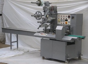 Máquina automática de envoltura horizontal (AHFW) para envasar jeringas desechables de 1ml y 2ml en bolsas tipo almohada selladas al centro - Product Image 5