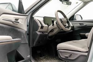 Kia EV5 AIR 530 FWD 2024 Usado Certificado con Bajo Kilometraje (1.7 km) y Excelente Estado, Color Verde, SUV Eléctrico de Lujo, Listo para Enviar - Product Image 3