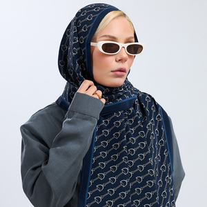 Chal de Seda de Morera 100% Pura de la Marca Royal Navy, Estilo Casual Ecuestre con Cadena Horsebit, Dobladillo Enrollado a Mano, Largo y Suave al Tacto - Product Image 5