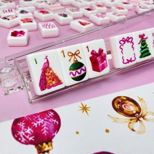 Klaar voor verzending Luxe opvouwbare draagbare roze Kerst Mahjong set met bedrukte acrylstenen Roze Kerst Mahjong set BEDRUKT - Product Image 3