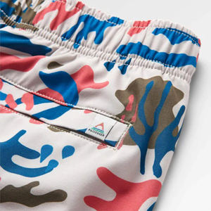 Pantalones cortos ecológicos de poliéster sólido para hombre con cintura elástica para la playa de verano y ropa informal - Product Image 4